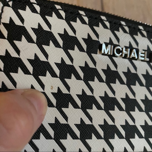 Michael Kors black and white wallet/wristlet - Picture 3 of 8